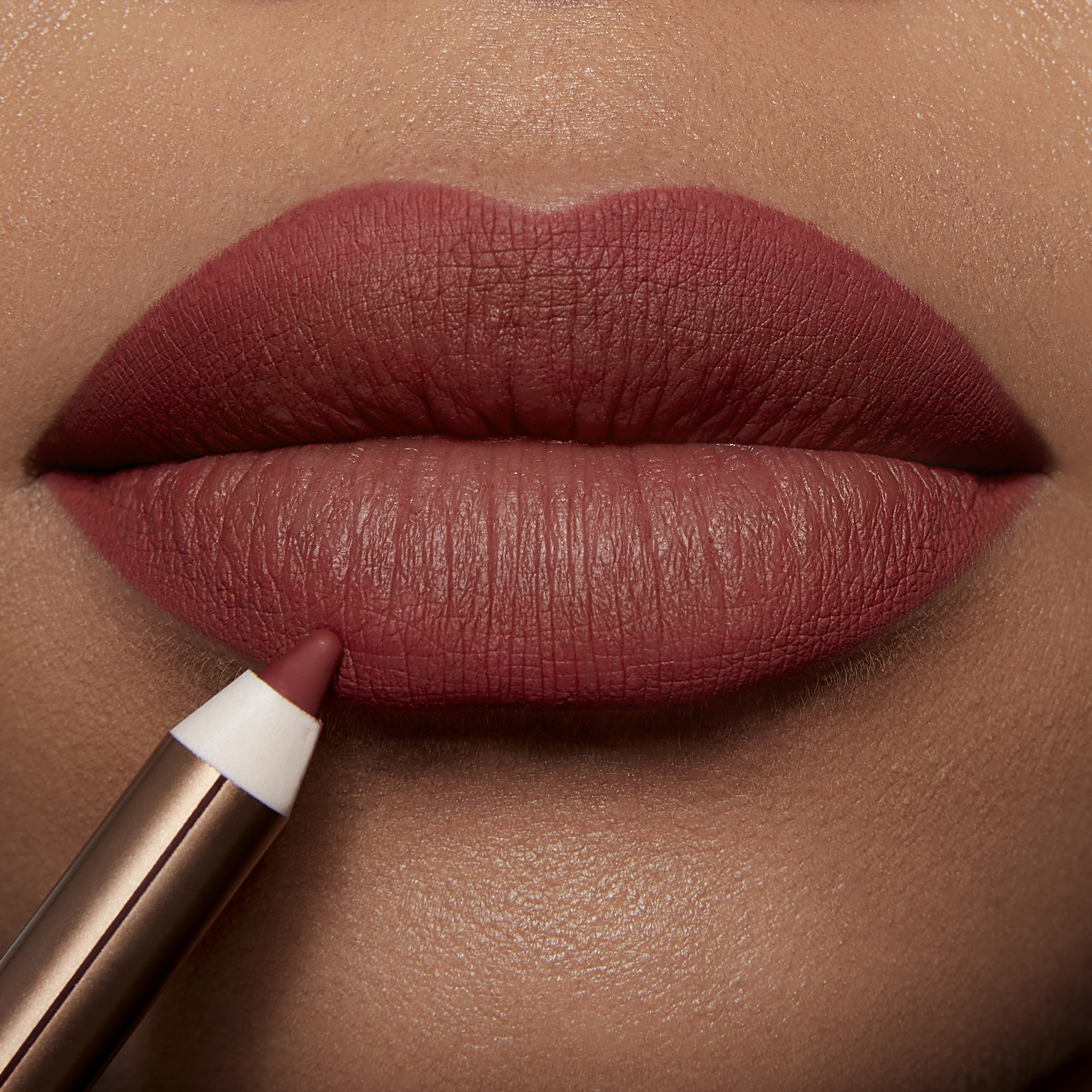 LIP CHEAT (LÁPIZ PARA LABIOS)